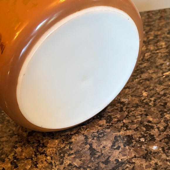 Pyrex Brown Mixing Bowl with Vintage Design - Picture 4 of 9